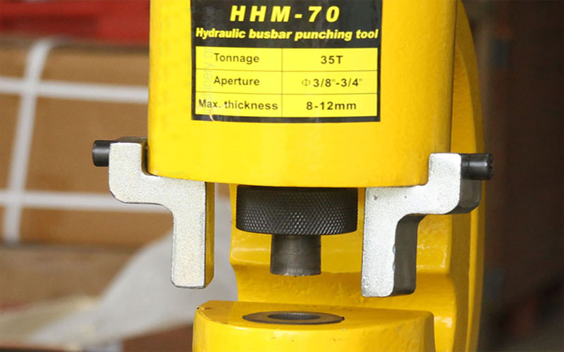 Máy đột lỗ thủy lực 35 tấn TLP HHM-70 | DBK.COM.VN
